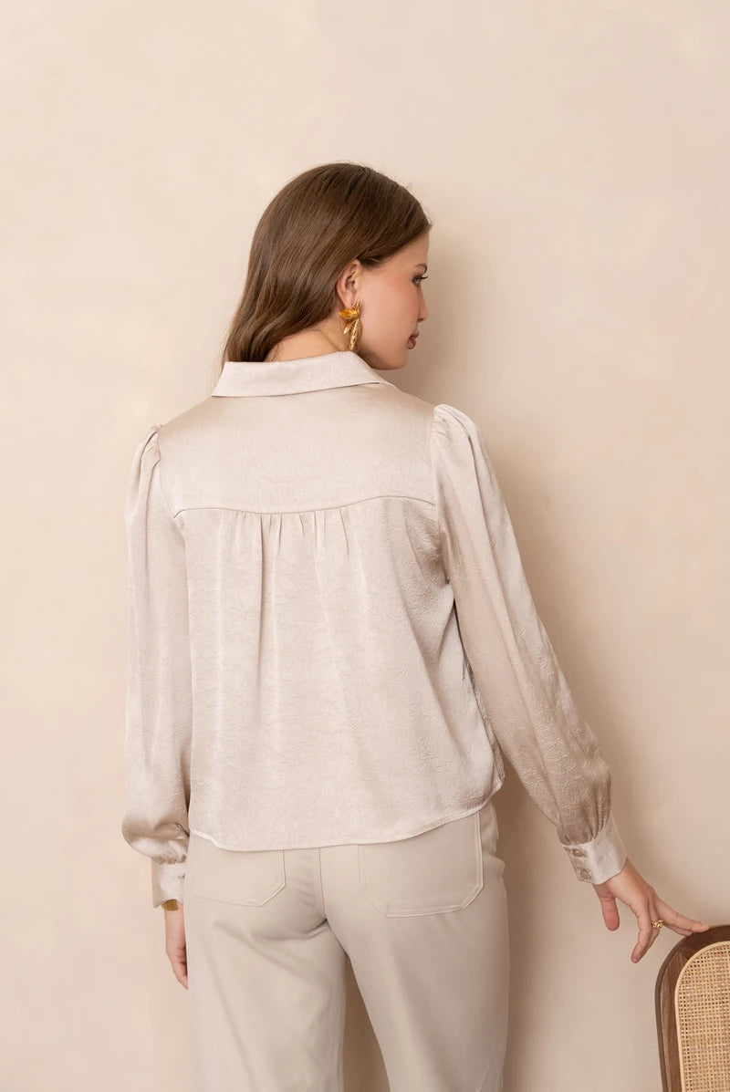 Satinbluse mit Gold-Details