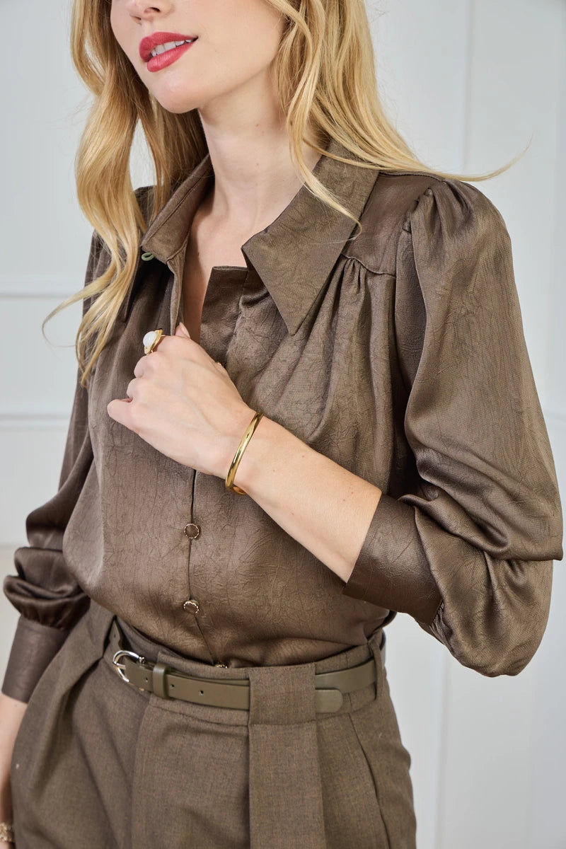 Satinbluse mit Gold-Details