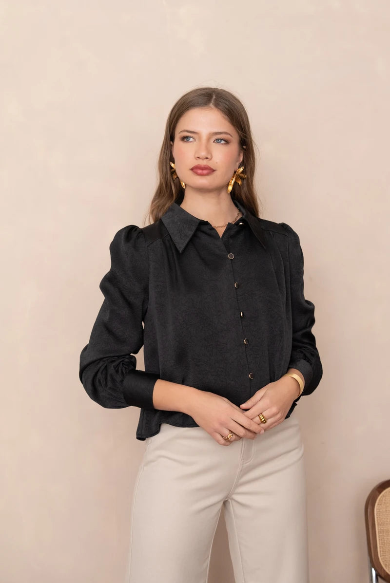 Satinbluse mit Gold-Details