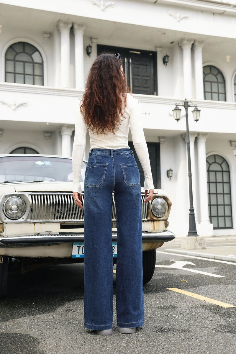 Damenjeans mit weitem Bein