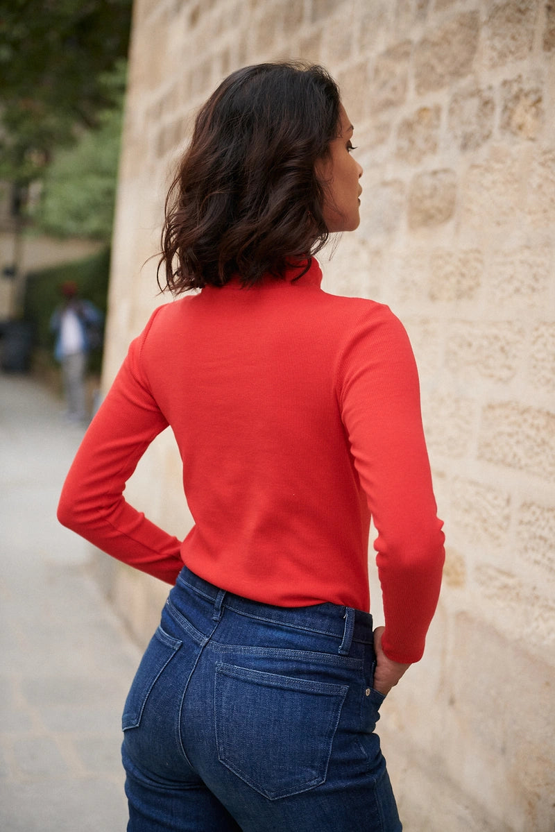 Figurbetontes Longsleeve mit Schmuckknöpfen