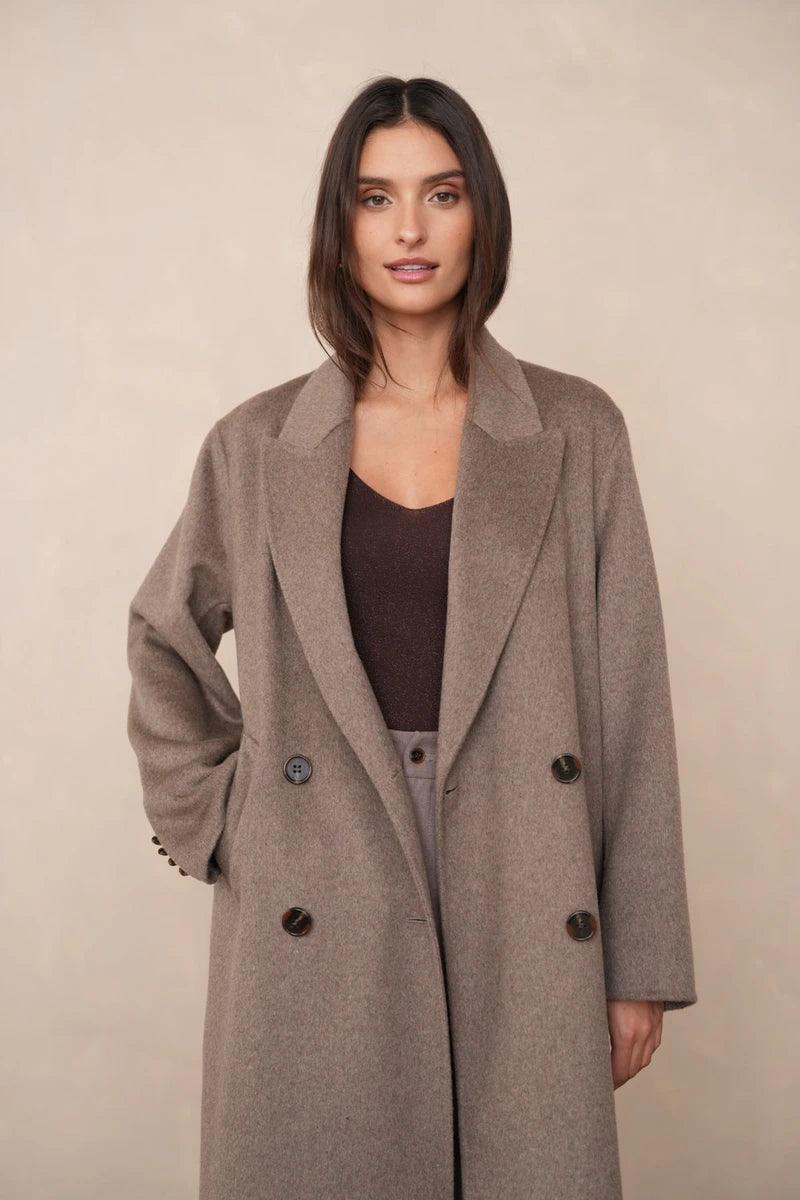 Eleganter Wollmantel