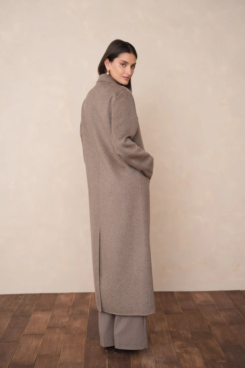 Eleganter Wollmantel