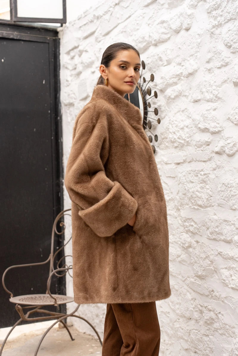 Eleganter Wintermantel aus Kunstpelz