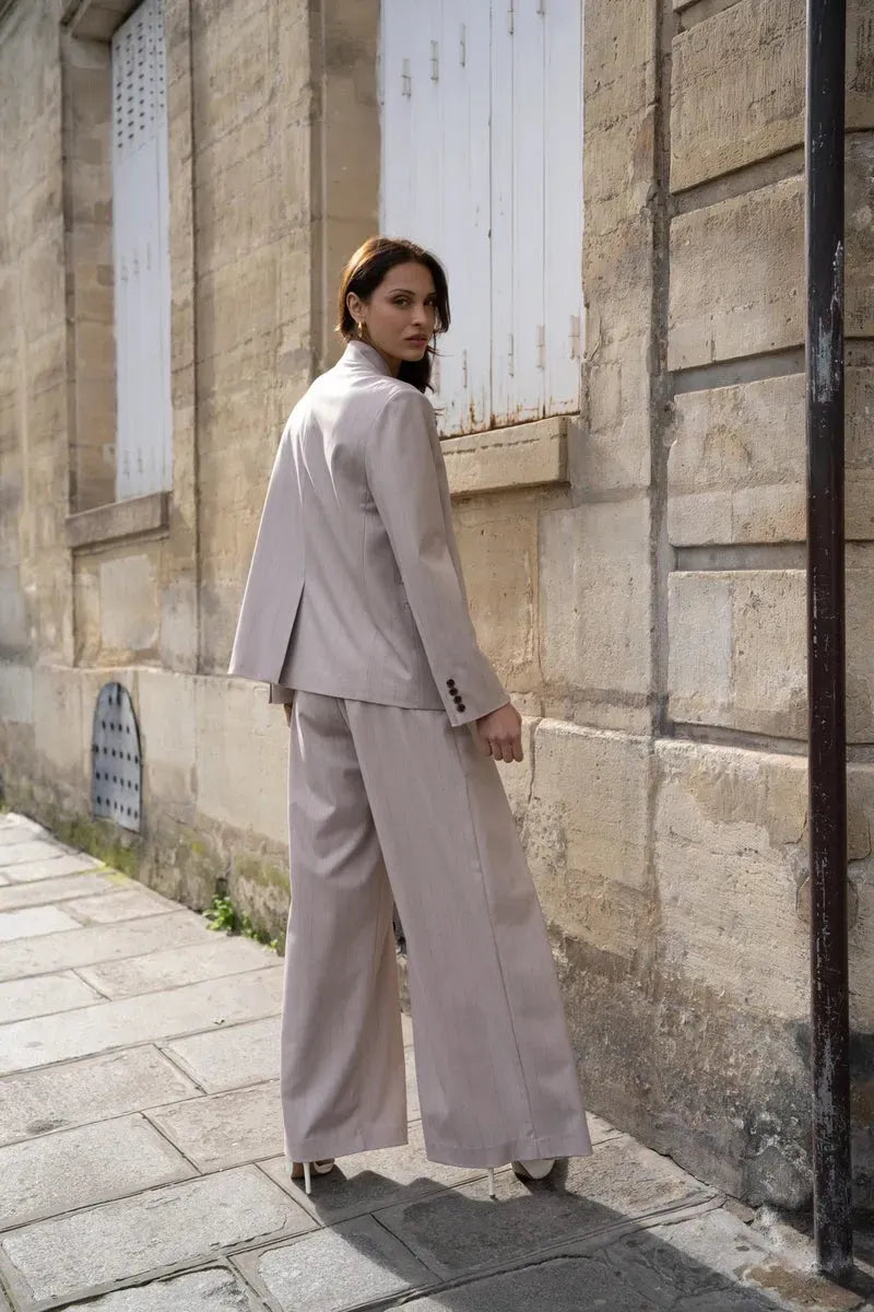 Asymmetrische Streifenjacke mit variablem Stehkragen