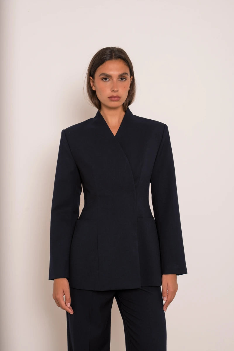 Asymmetrische taillierte Zweireiher-Jacke