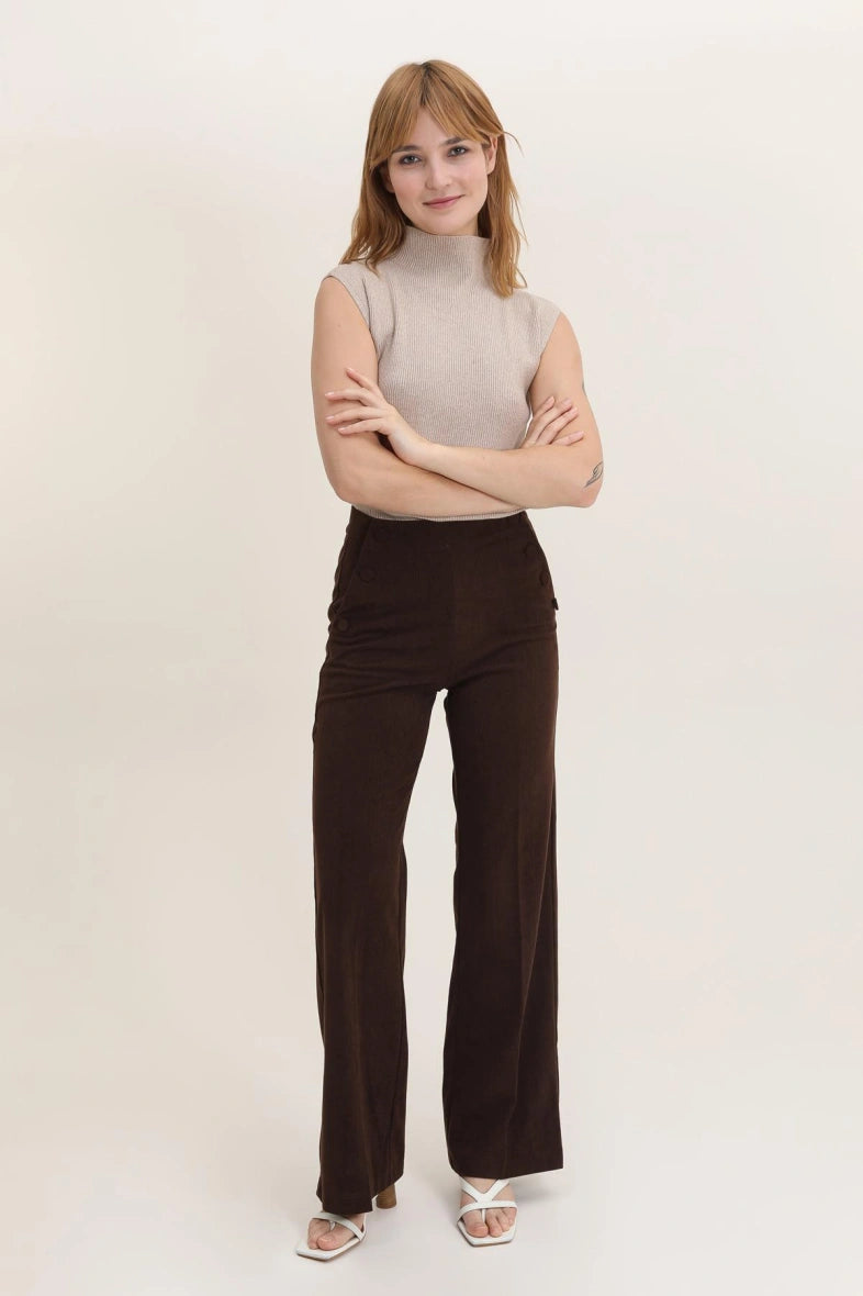 Samthose mit Knöpfen