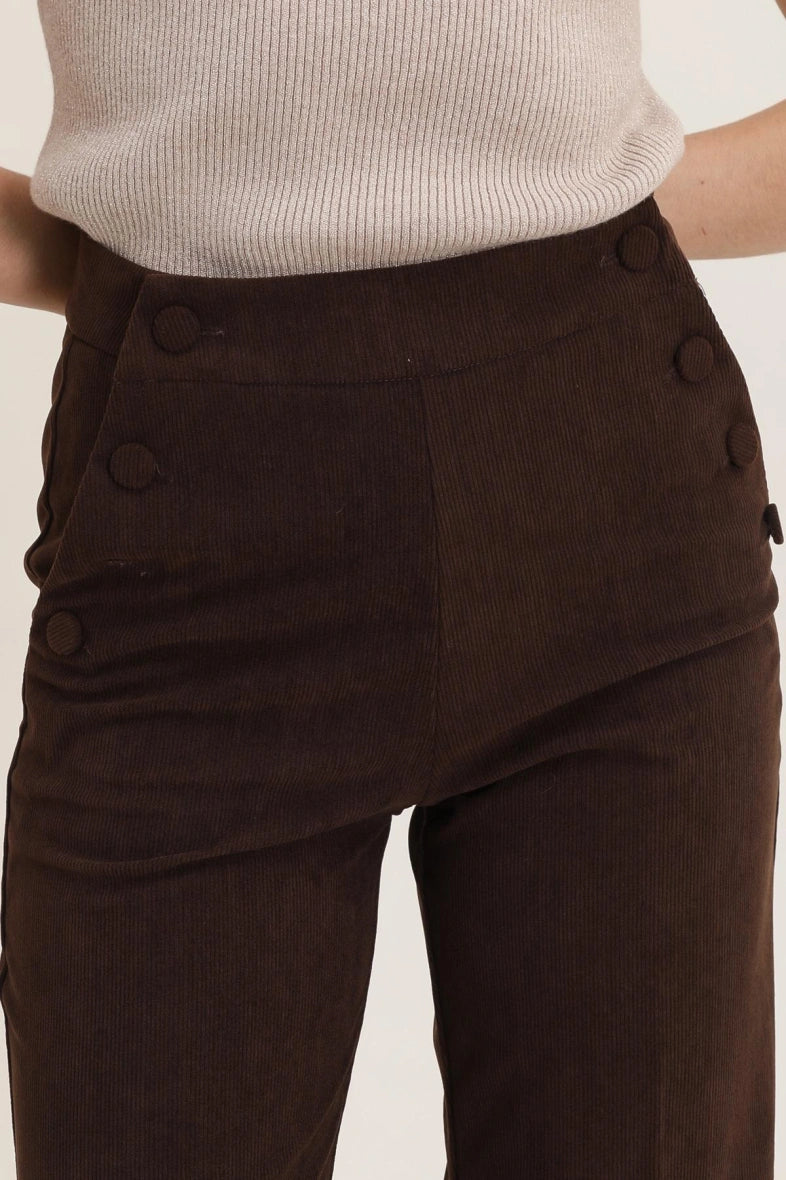 Samthose mit Knöpfen