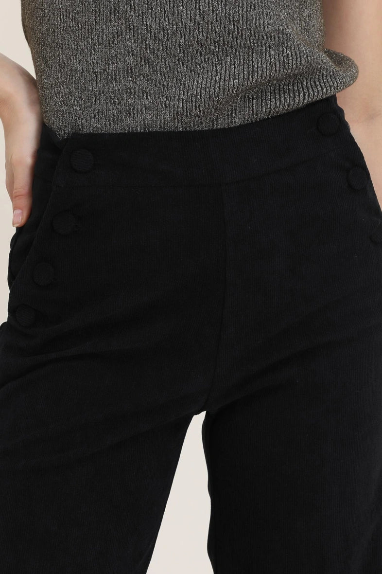 Samthose mit Knöpfen