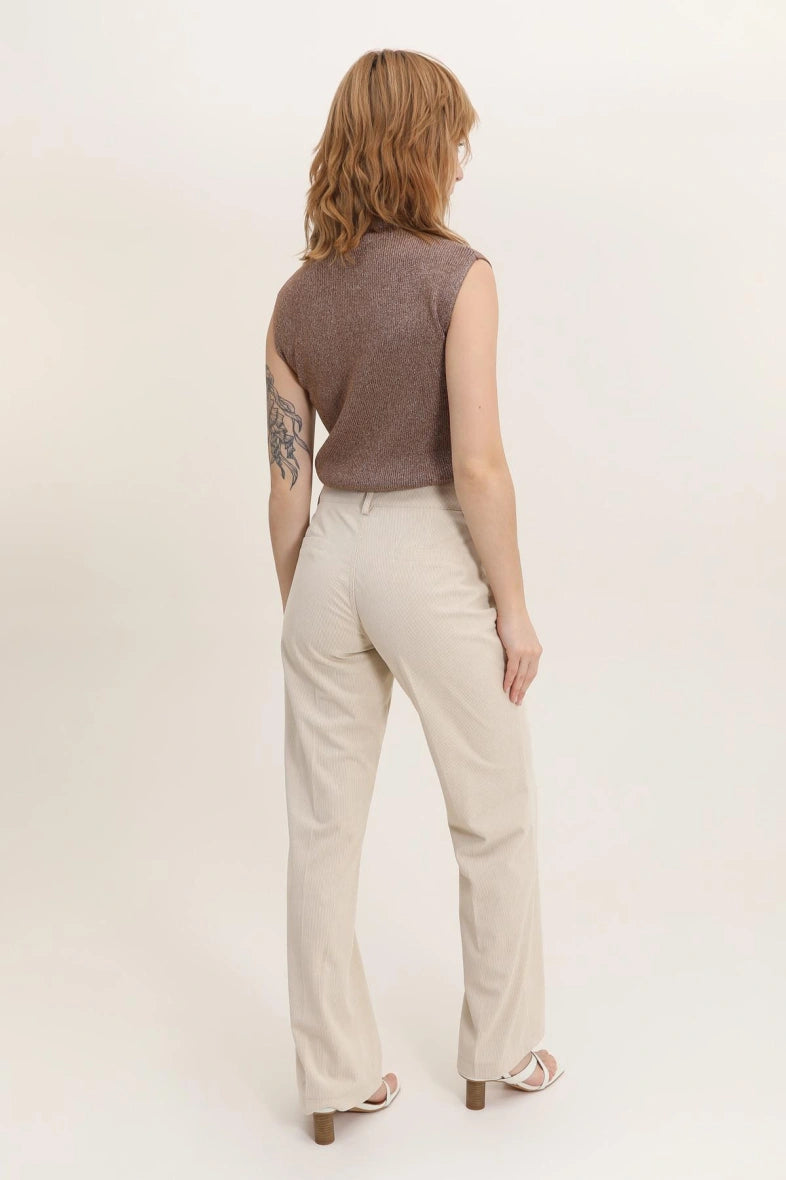 Gerade geschnittene Samthose mit Taschen