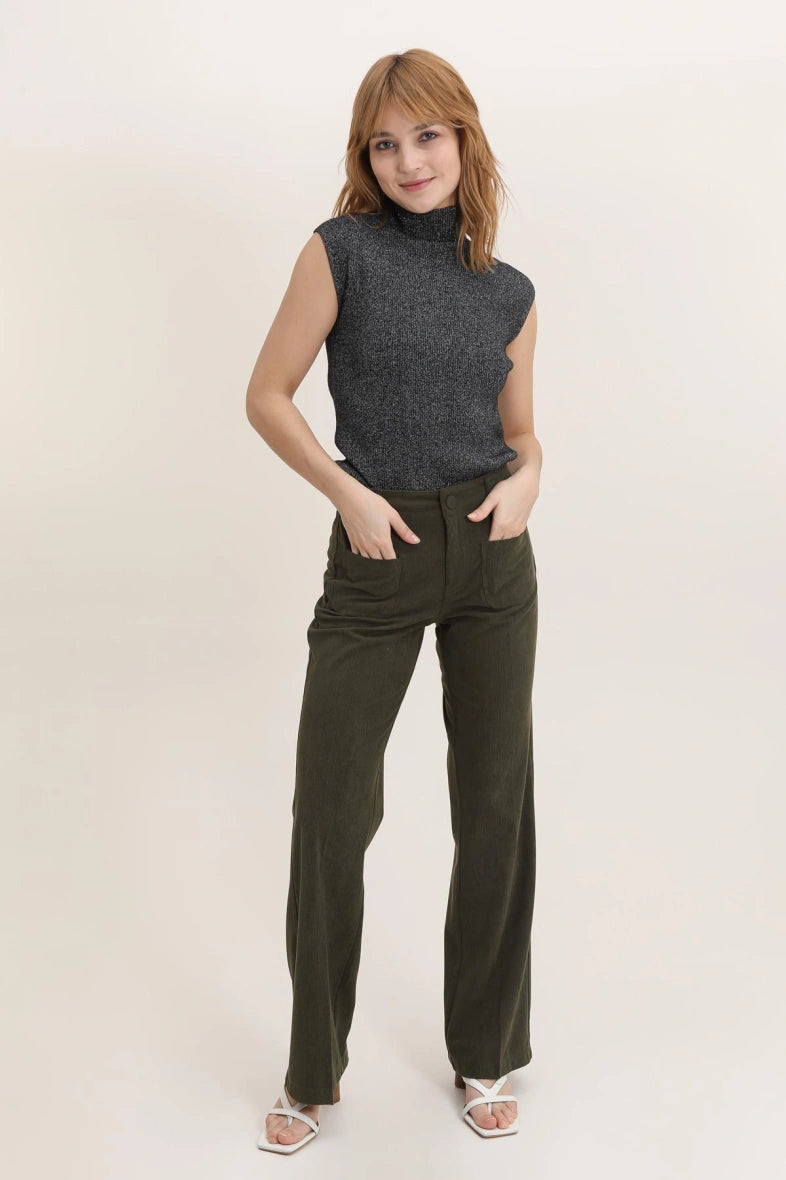 Gerade geschnittene Samthose mit Taschen