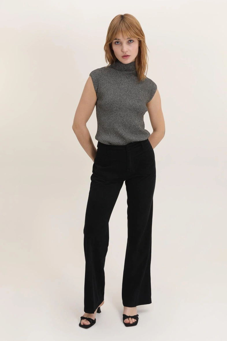 Gerade geschnittene Samthose mit Taschen