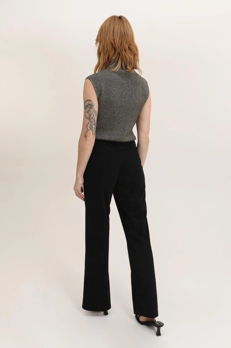 Gerade geschnittene Samthose mit Taschen
