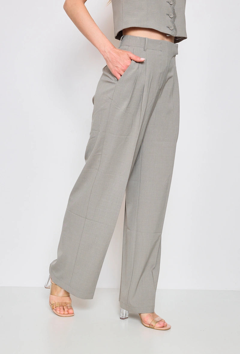 Fließende und gerade Hose