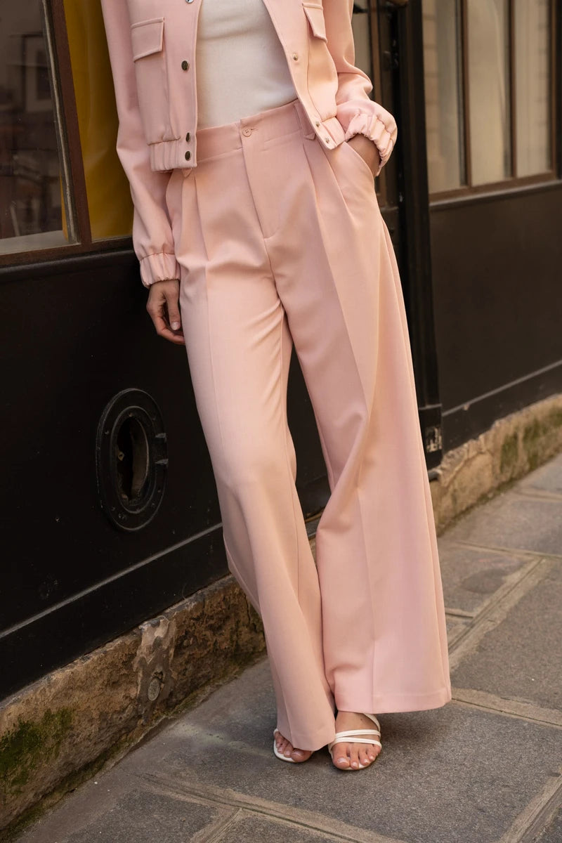Weite Hose mit hoher Taille und Bundfalten