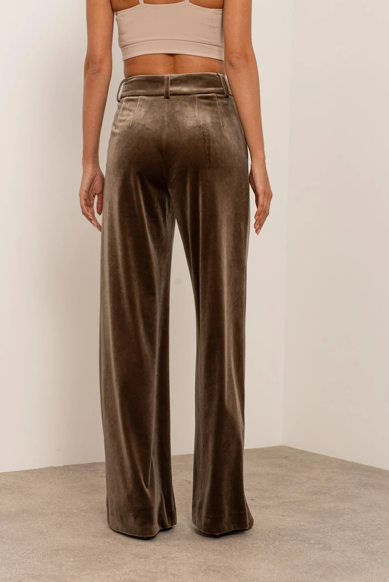 Weite Hose aus Samt