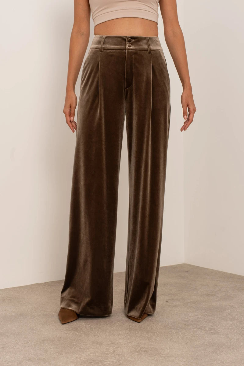 Weite Hose aus Samt