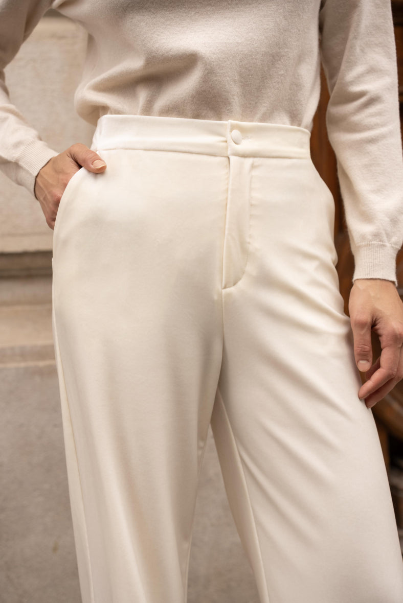 Gerade geschnittene Samthose