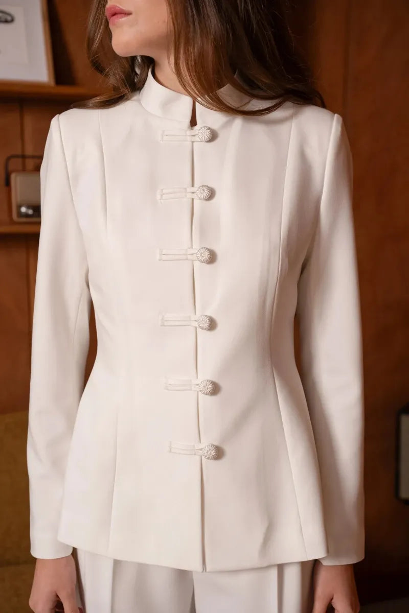 Taillierte Jacke im Asia-Stil mit skulpturaler Silhouette
