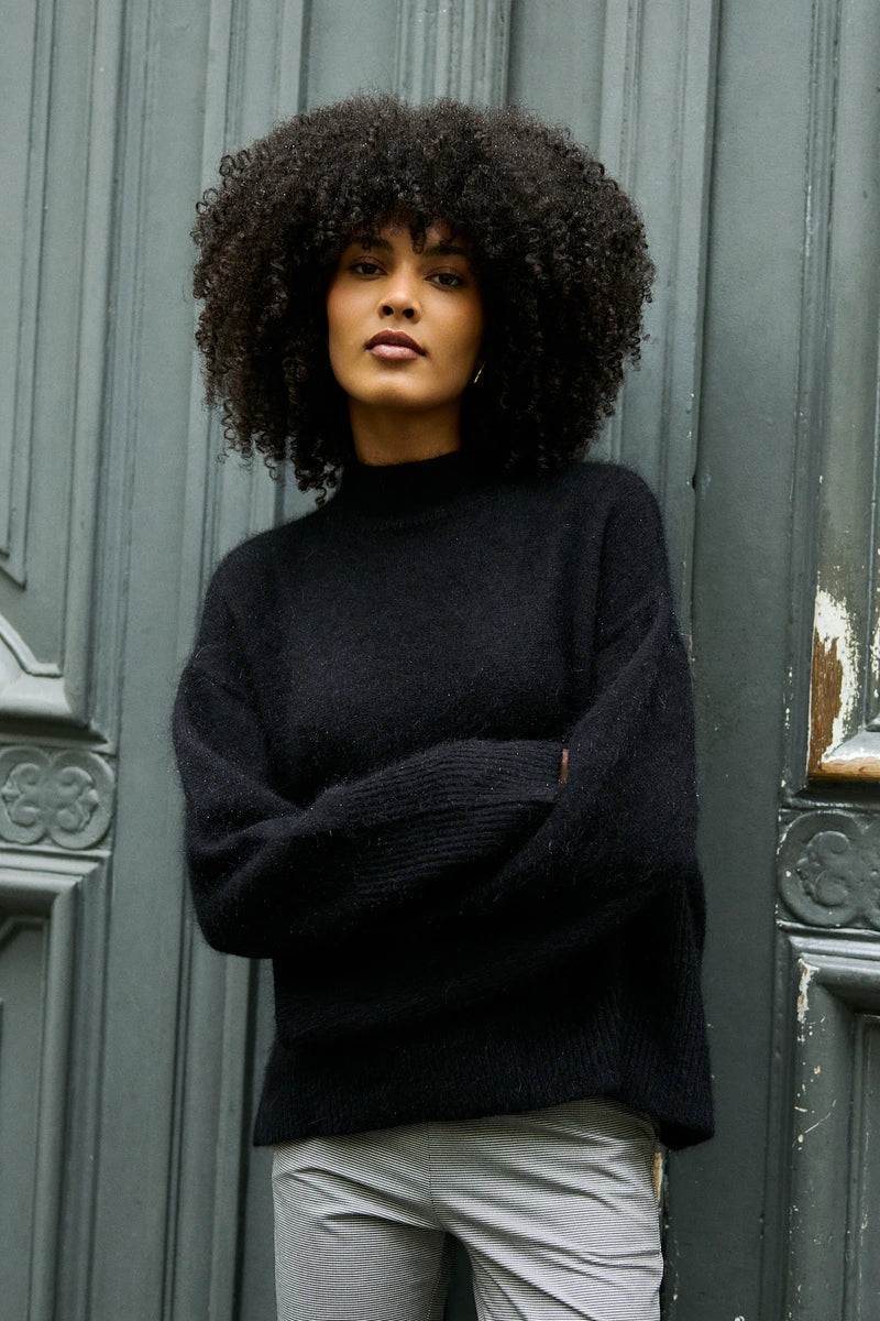 Angora-Pullover mit hohem Kragen