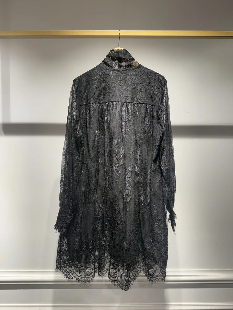Spitzenkleid mit Schleife
