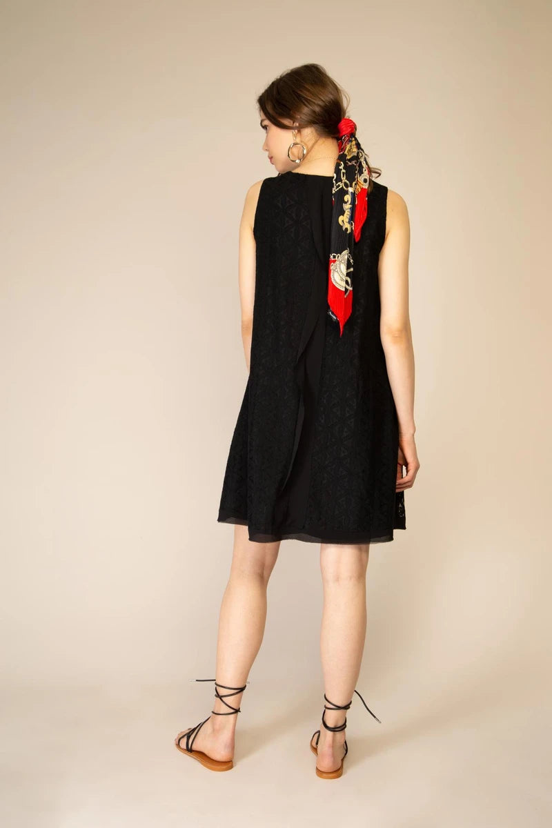 Spitzenkleid im Trapezschnitt