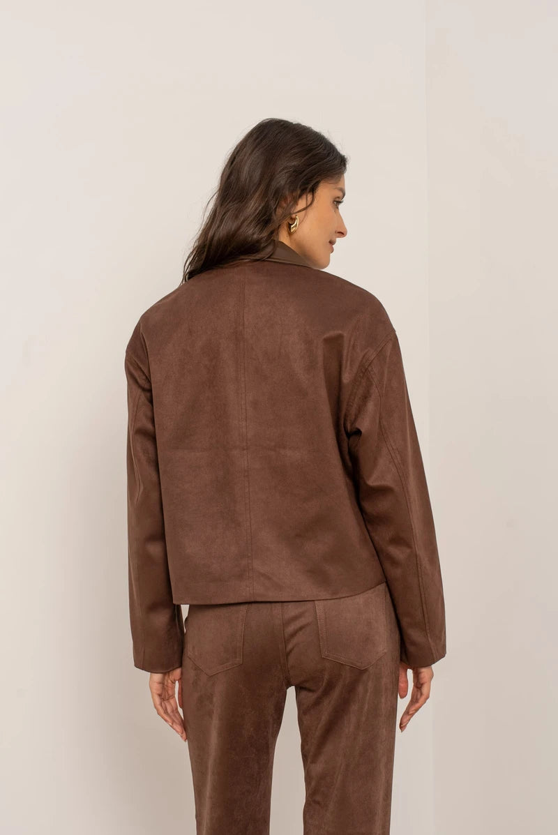Kurze Jacke aus Wildlederimitat