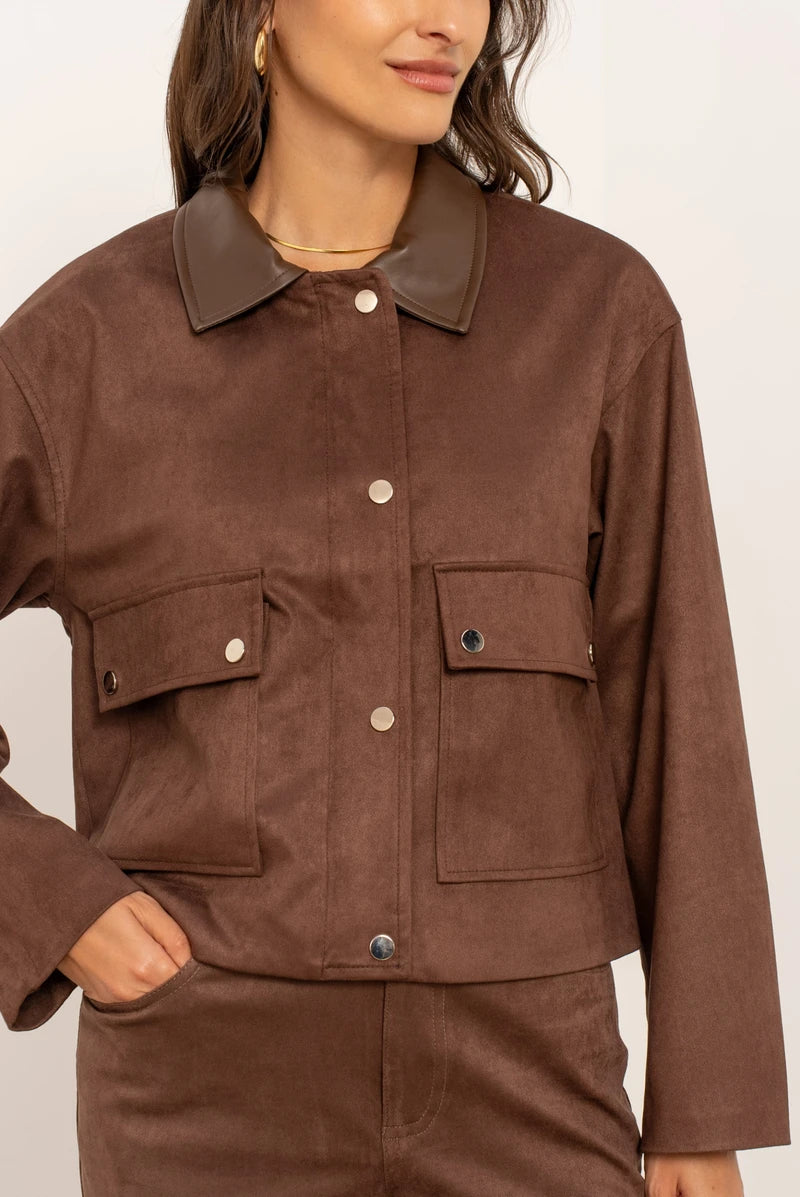 Kurze Jacke aus Wildlederimitat