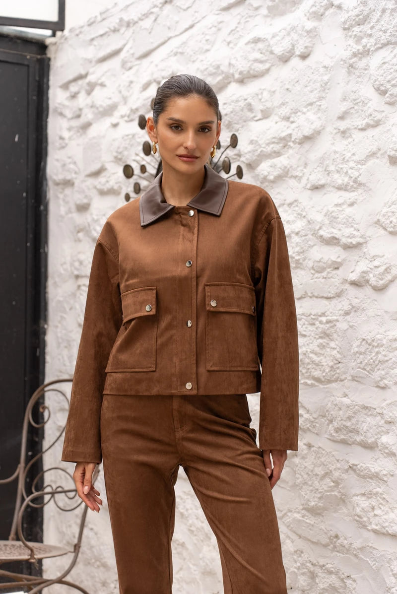 Kurze Jacke aus Wildlederimitat