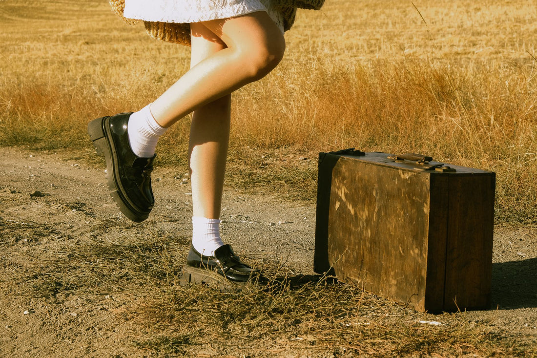 Kleid und Loafers: Der neue Pariser It-Look für den Alltag