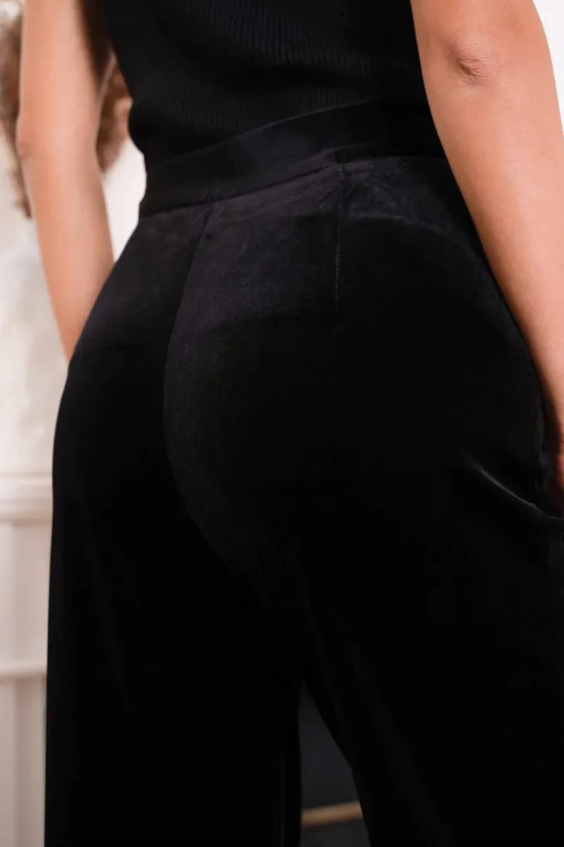 Gerade geschnittene Samthose
