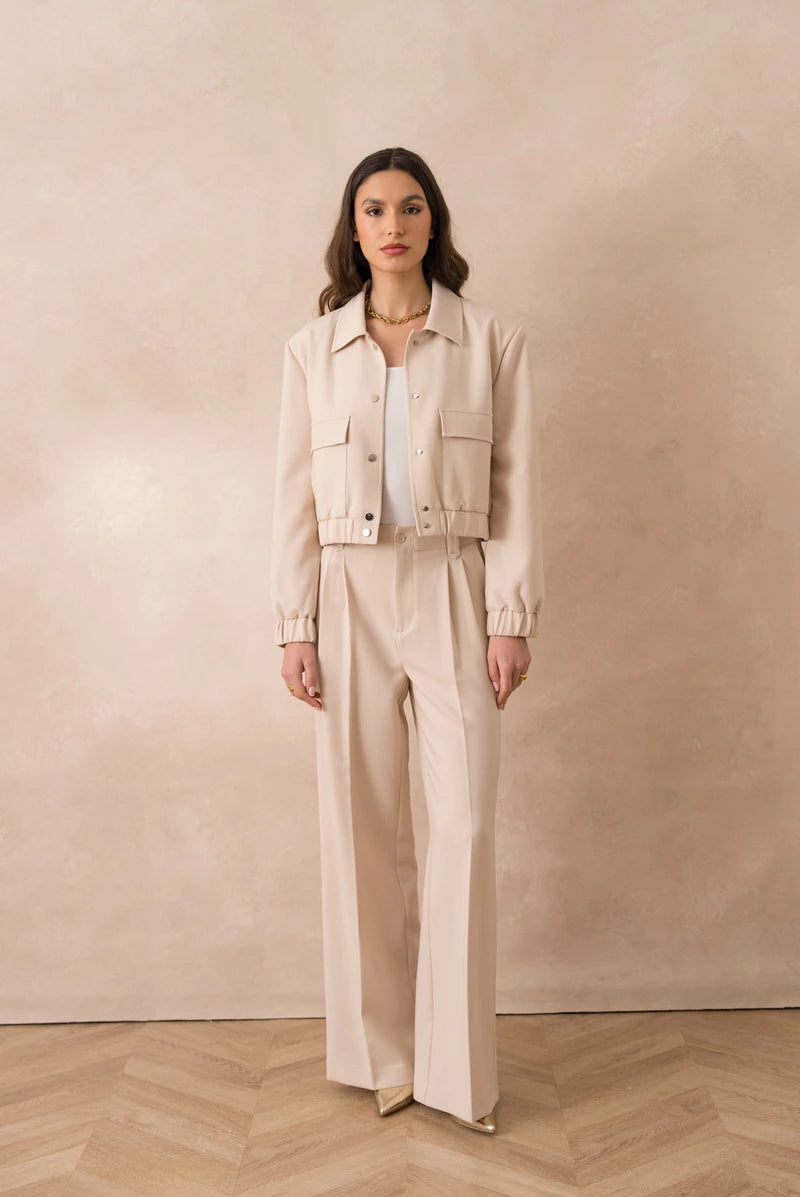 Kurz geschnittene Bomberjacke