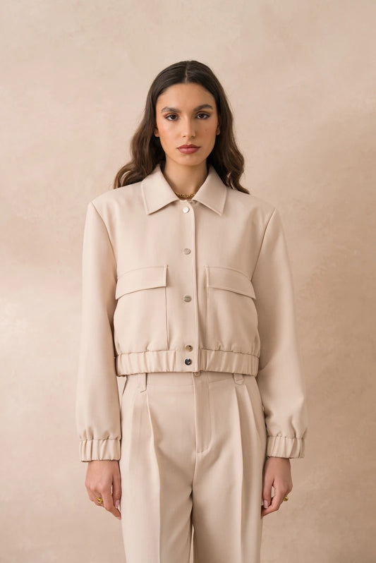 Kurz geschnittene Bomberjacke