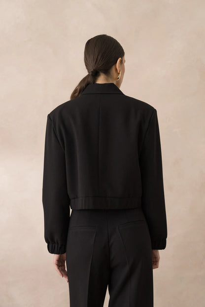 Kurz geschnittene Bomberjacke