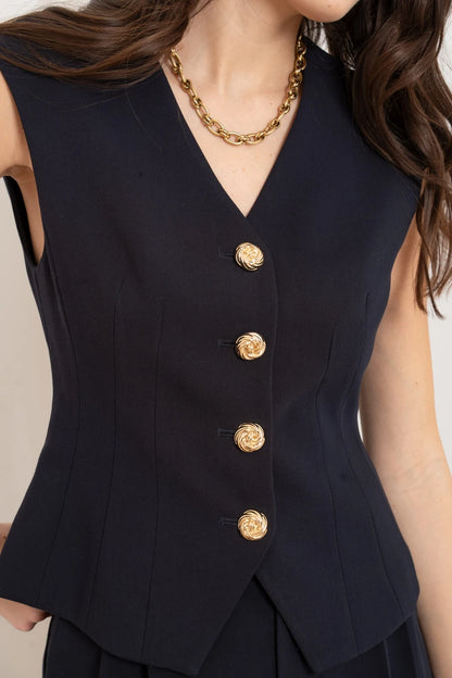 Weste mit goldenem Akzent