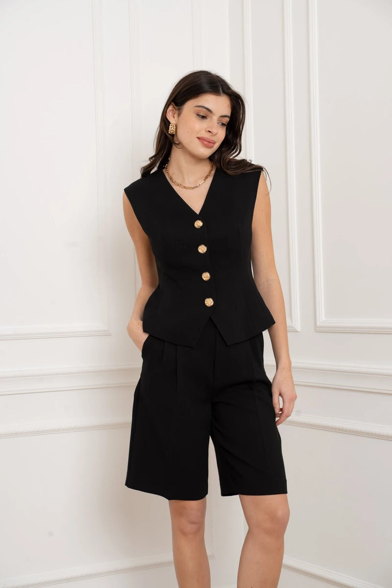 Weste mit goldenem Akzent