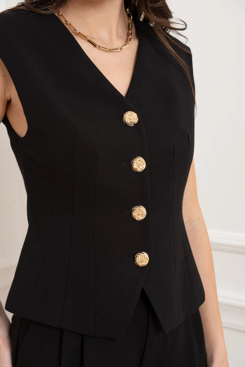Weste mit goldenem Akzent