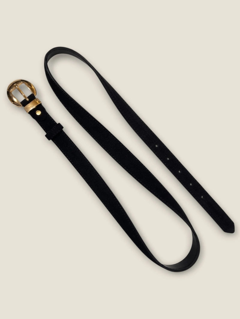 Schmaler Ledergürtel Damen Schwarz mit goldener Schnalle, Detailansicht - Valentina Schuhmann