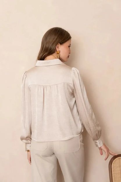 Satinbluse mit Gold-Details