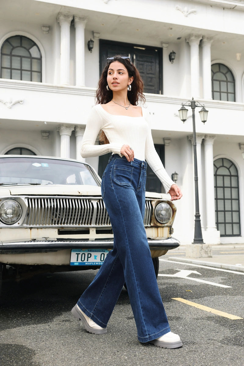 Damenjeans mit weitem Bein