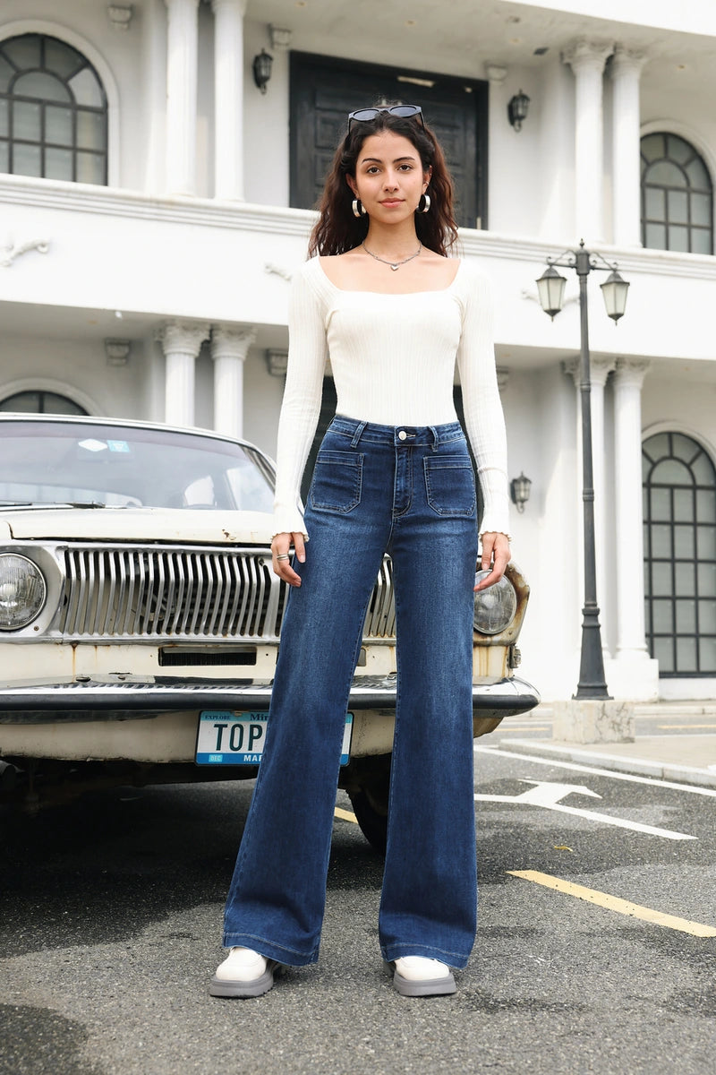 Damenjeans mit weitem Bein