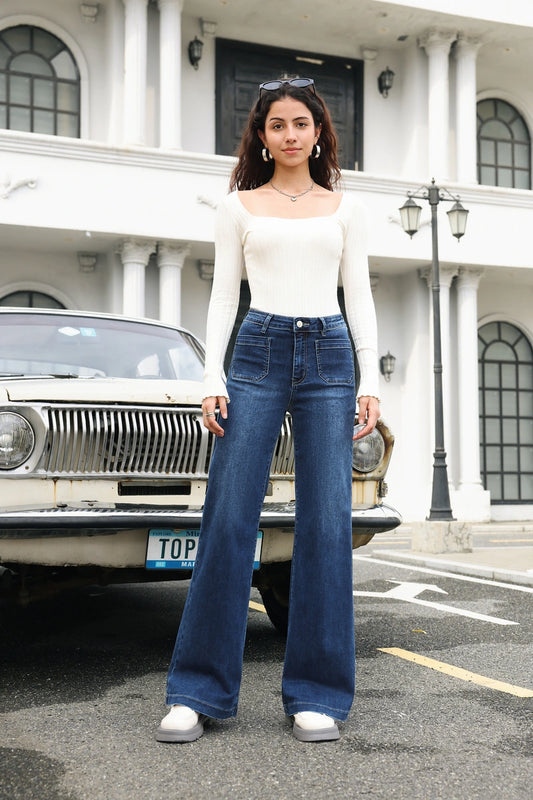 Damenjeans mit weitem Bein