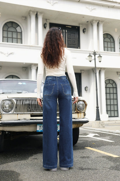 Damenjeans mit weitem Bein