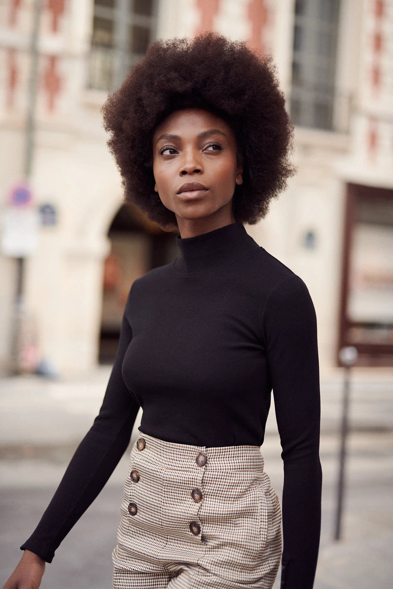 Figurbetontes Longsleeve mit Schmuckknöpfen