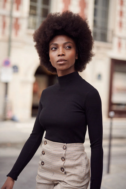 Figurbetontes Longsleeve mit Schmuckknöpfen