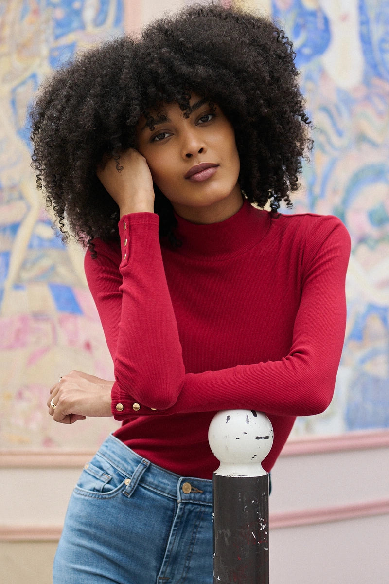 Figurbetontes Longsleeve mit Schmuckknöpfen