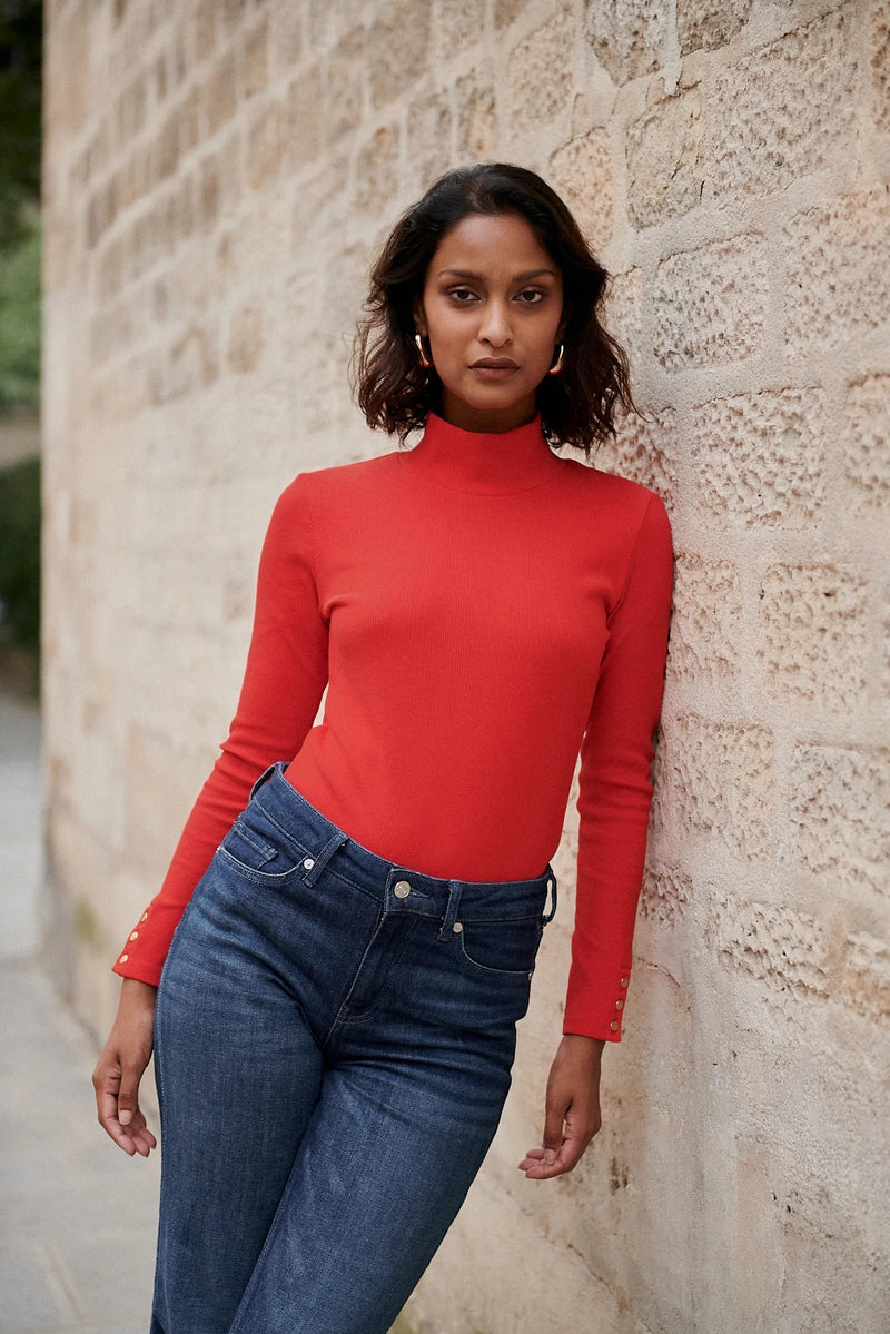 Figurbetontes Longsleeve mit Schmuckknöpfen