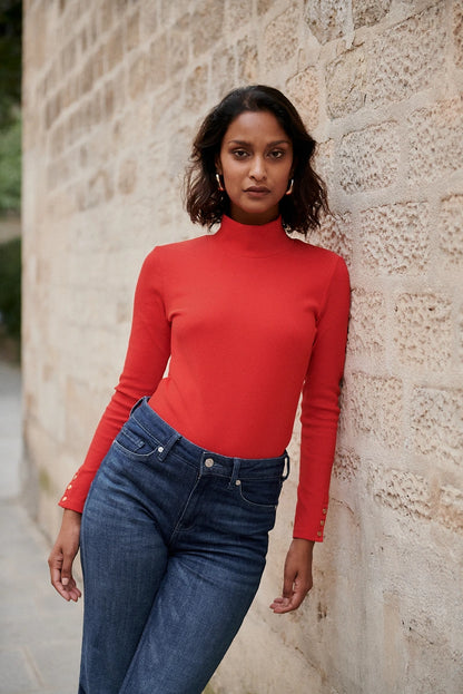 Figurbetontes Longsleeve mit Schmuckknöpfen