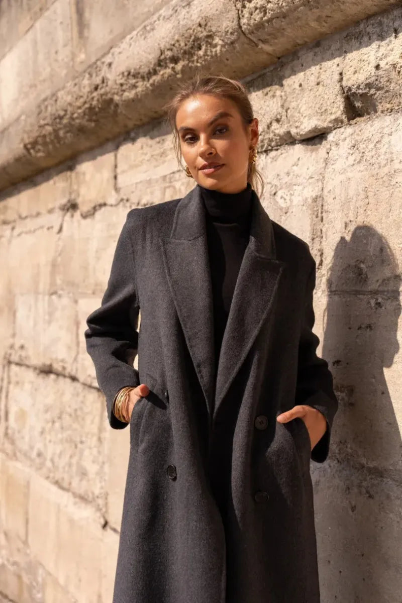 Eleganter Wollmantel