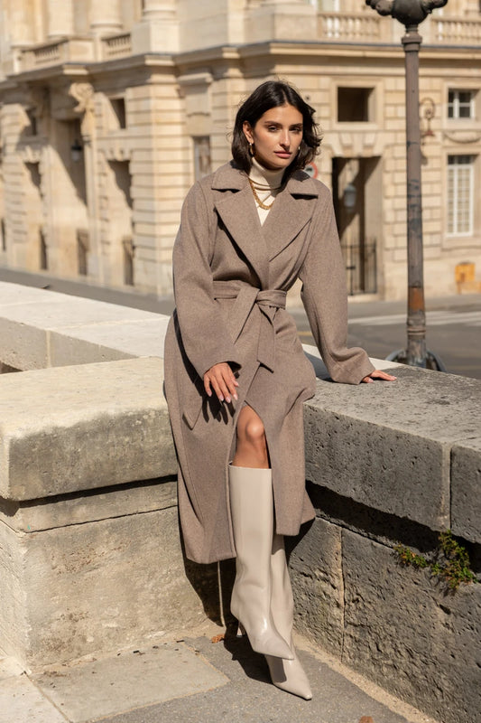 Langer Wollmantel mit Gürtel